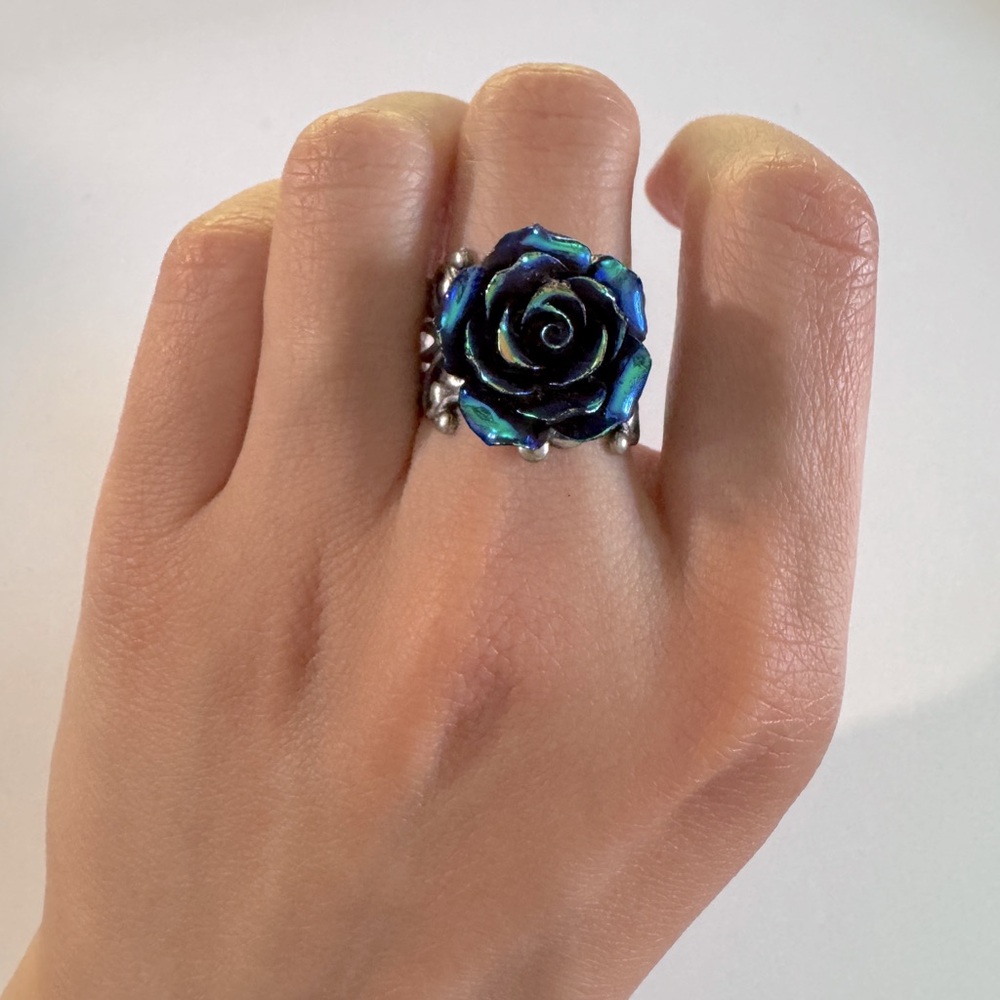 Elegant Blue Rose Ring